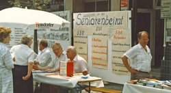 Mitglieder des Seniorenbeirats bei einer Informationsveranstaltung im Jahr 1987